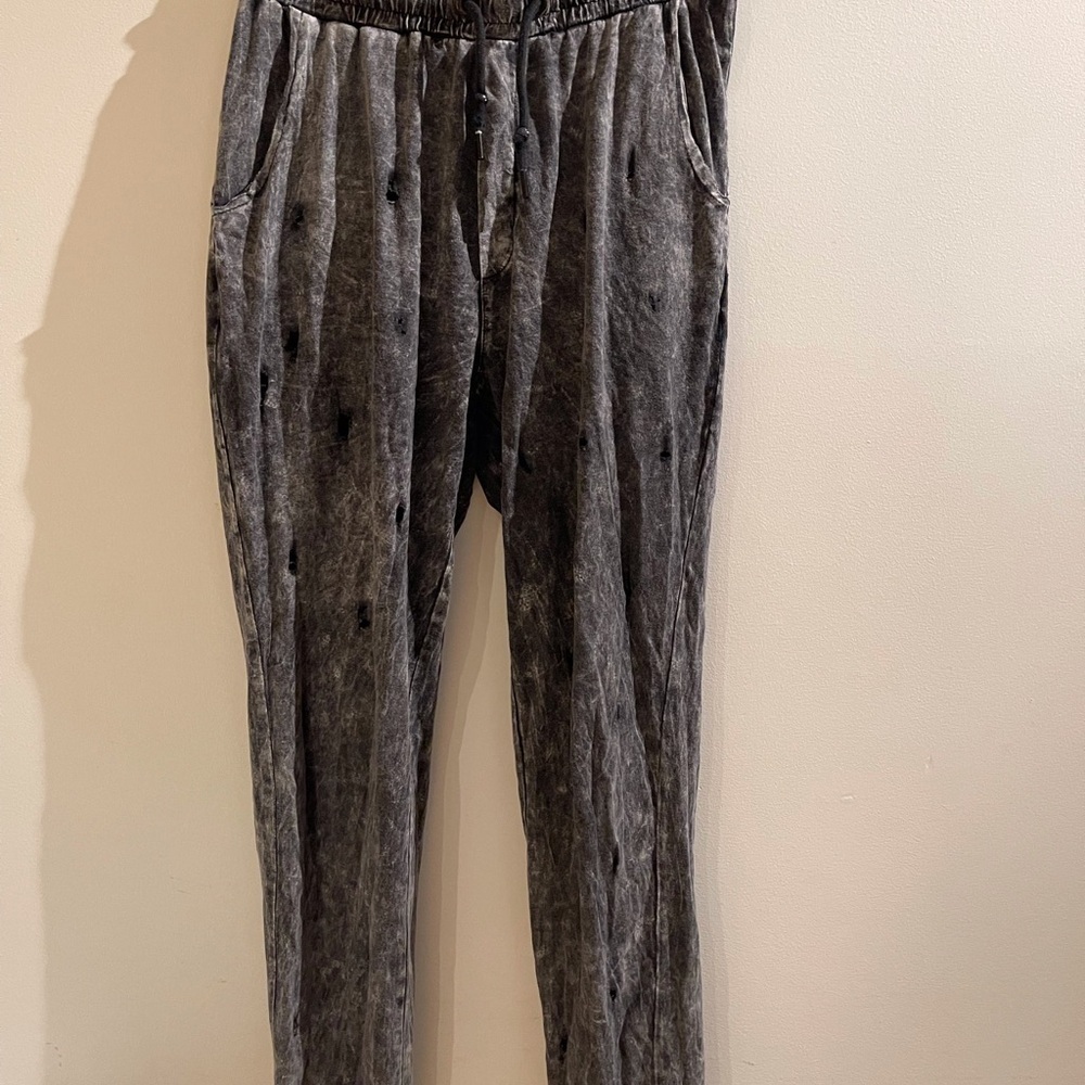 3/15$ Innocent jeans pants ripped​